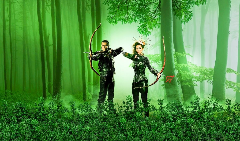 Christopher Læssø og Emilie Rasmussen spiller henholdsvis Robin Hood og Lady Marion i Folketeatrets opsætning. (Folketeatret)
