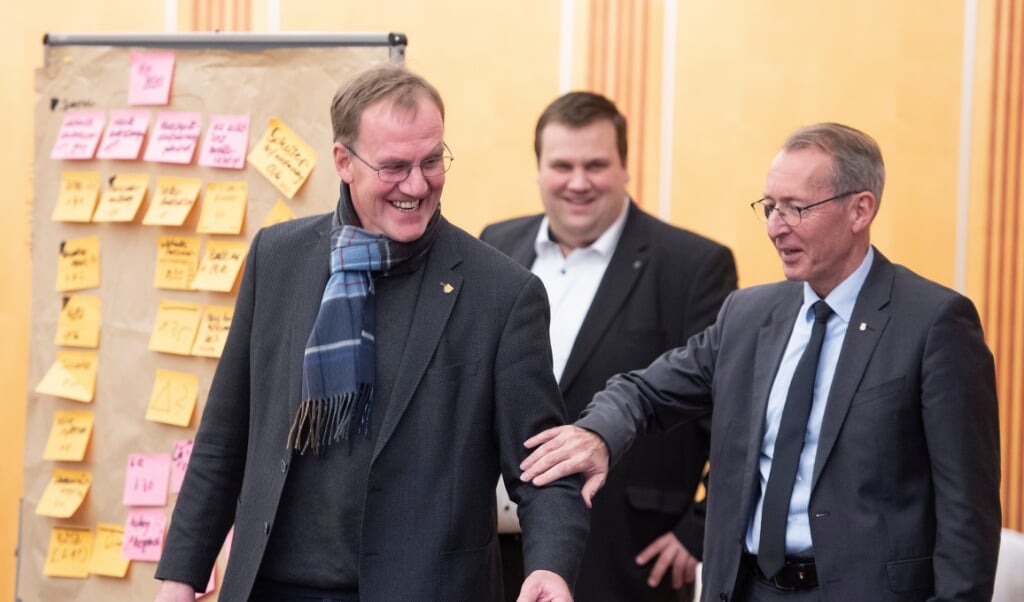 Im Winter 2019 waren »Corona«, »Hygiene-Maßnahmen« und »Politik via Videokonferenz« auch für Thomas Detlefsen, Thomas Klömmer und Landrat Wolfgang Buschmann (v.l.) noch nicht gegenwärtig. (Archivfoto: Tim Riediger)
