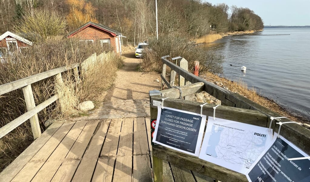 De små grænseovergange ved Sæd, Pebersmark og Skomagerhus er nu også mandsopdækket i dagstimerne, hvor alle uden anerkendelsesværdigt formål eller dansk pas afvises, hvis de forsøger at komme ind i Danmark. Alle kan krydse den anden vej. ( Kasper Skovse)