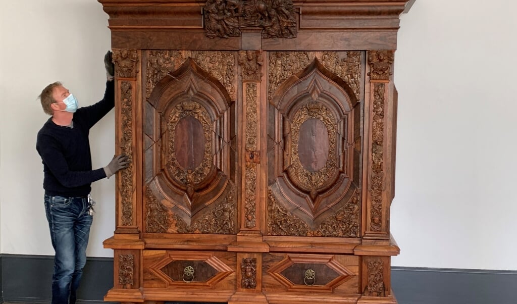 Der »Hamburger Schapp«, der jetzt den Fortunasaal im Husumer Schloss ziert, hat eine imposante Größe. ( Museumsverbund Nordfriesland)