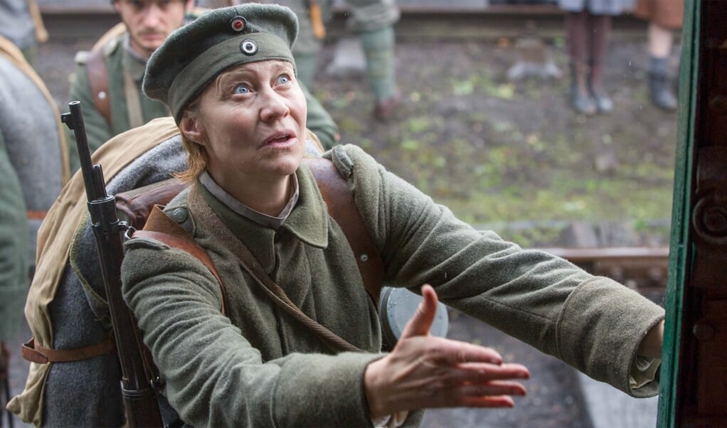 Trine Dyrholm har hovedrollen i filmen om den sønderjyske Erna, der drager med sin søn i krig. (Jo Voets)