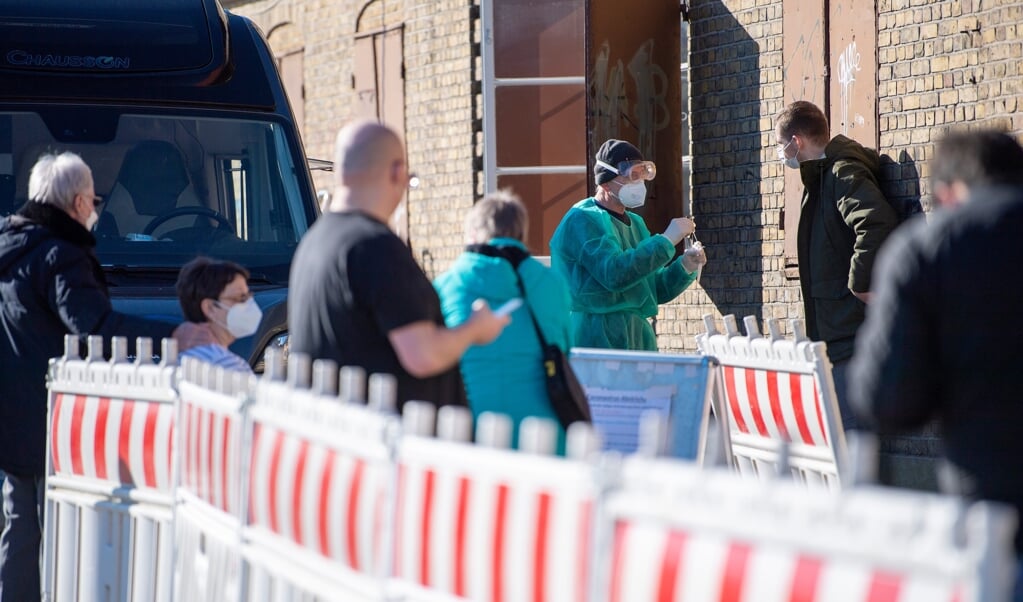 I Flensborg har borgerne allerede siden den 22. februar kunnet få en gratis coronatest. En teststation står på parkeringspladsen Exe. ( Kira Kutscher)