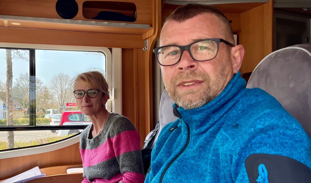 Sven og Katrin Gebauer er i deres autocamper kørt fra Thüringen for at holde ferie i Egernførde-regionen. De havde booket ferie for lang tid siden, men det blev ikke til noget. Derfor tog de spontant til Sli-regionen, da det blev offentliggjort, at turister måtte rejse ind med en negativ test. (Cenia Bahnsen)