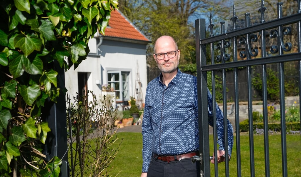 Et samfund kan selv i fredstid forandre sig uhyre hurtigt, hvis de krav, der stilles til borgerne fra politikere og myndigheder, ellers giver mening, siger filosof Søren Harnow Klausen. Det seneste år med corona har for en mand i hans metier været uhyre interessant. ( Sven Geißler)