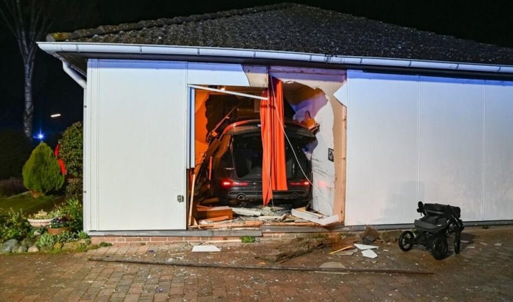 Først helt inde i bungalowens gæsteværelse, standsede den dansk indregistrerede Audi. (Arne Jappe)