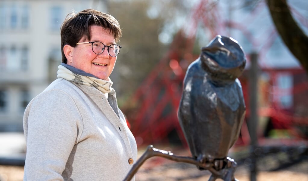 Marit Beckmann finder energi i at male og se på fugle og har med egne ord »meget pip«. Meget passende har Jens Jessen-Skolen en ugle i sit logo. ( Kira Kutscher)
