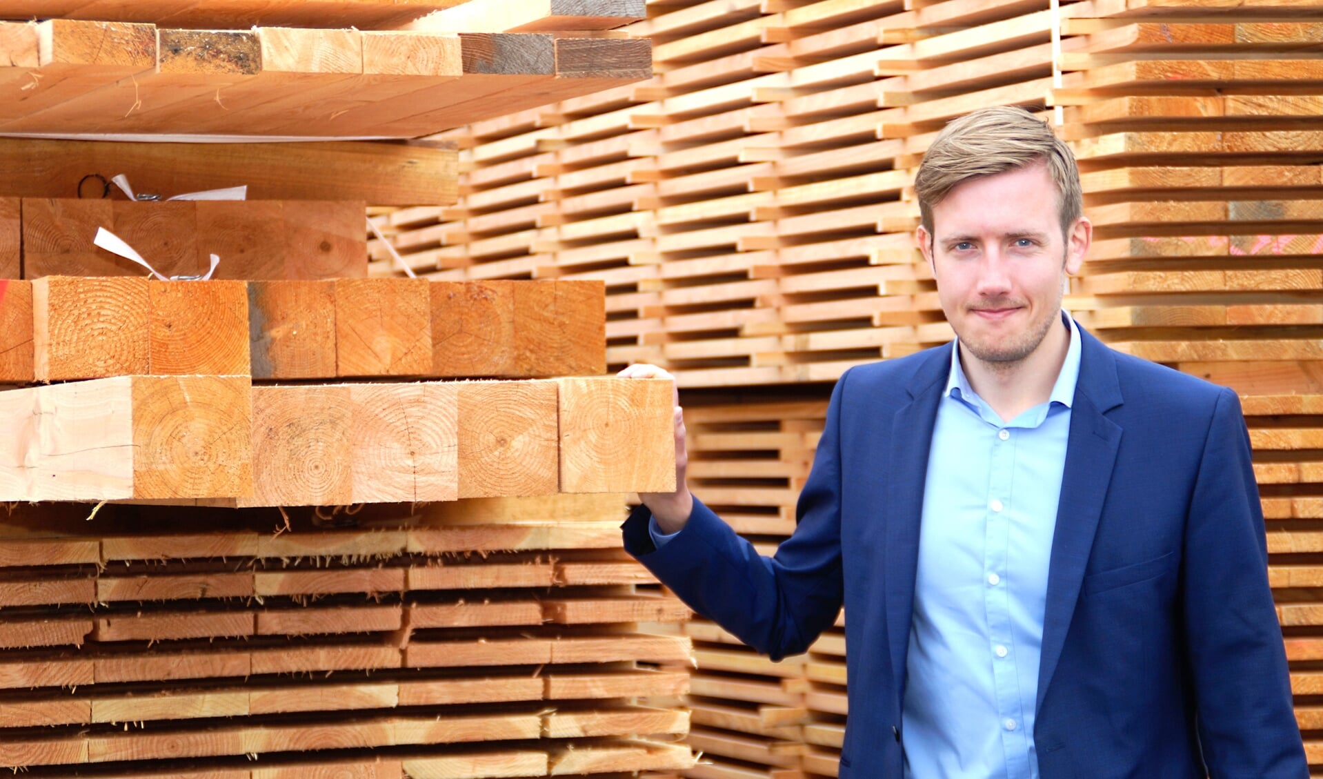 Direktør Martin Lenther Petersen, Frøslev Træ i Padborg, mærker også knapheden på træ til byggeri. Det er foreløbigt slut med at tage nye kunder ind. Arkivfoto 