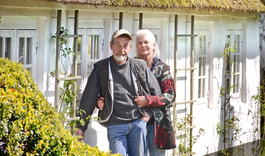 Det er ikke til at se det, hvis man ikke lige ved det: Michael Krebs og Gitti Drolshagen står foran et hus, som de fleste ikke ville vide af for 47 år siden. (Hans Christian Davidsen)