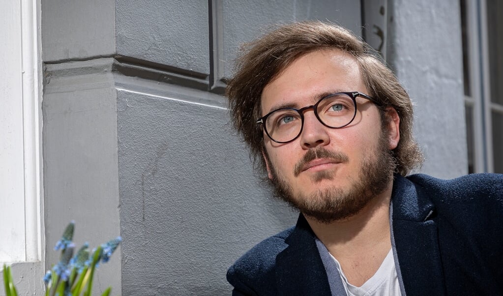 En smule guitar-spil kan det måske blive til i fritiden, men for det meste bruger Mats Rosenbaum også sin fritid på at beskæftige sig med politiske emner. ( Lars Salomonsen)