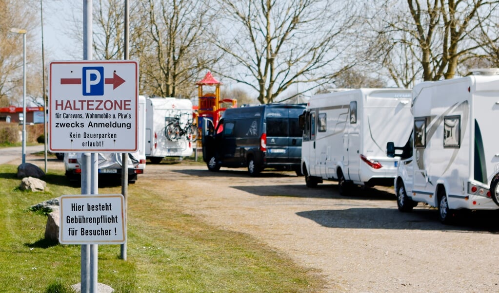 Die Betreiber der Campingplätze der Schleiregion, hier Damp Ostseecamping, berichten von einer ungewöhnlich großen Nachfrage von Wohnmobilisten nach einem Stellplatz. Ohne Buchungs-Bestätigung dürfen sie nicht bleiben. (dpa)