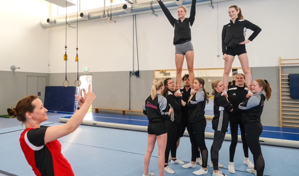 Endlich wieder gemeinsam Sport treiben - bei den Cheerleadern des TSB war die Freude am Montag groß. ( Sven Geißler)