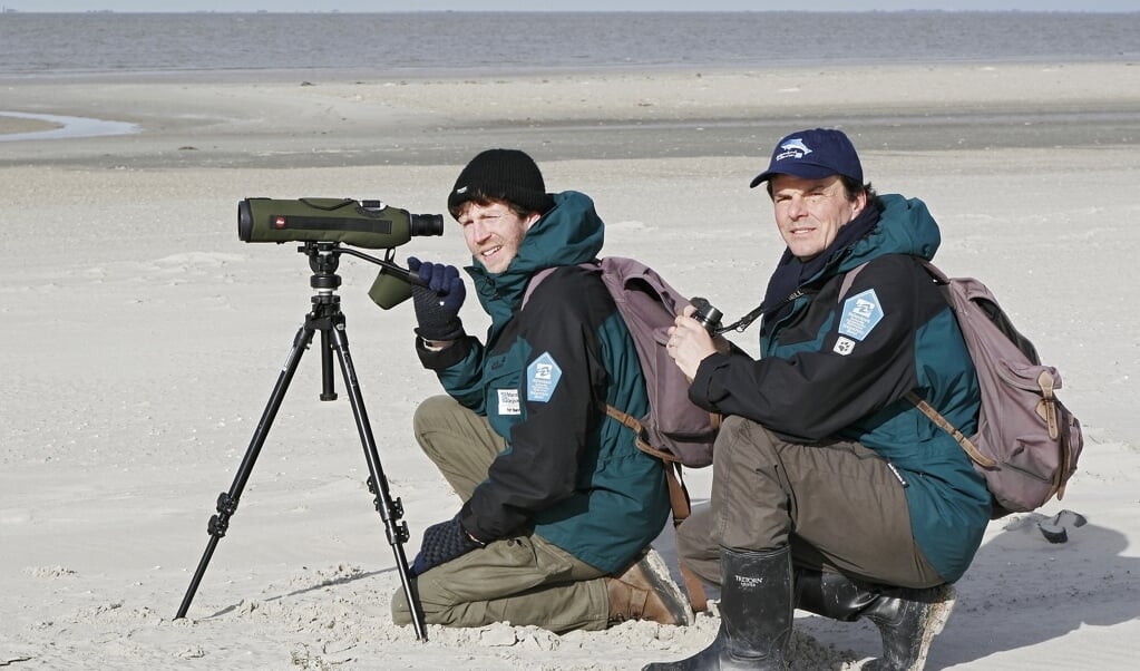 Zwei Ranger der Nationalparkverwaltung, die seit 25 Jahren im Dienst sind: Rolf Manderla (l.) und Wolfgang Förster-Hahn. Archivfoto: (Stock, LKN.SH)