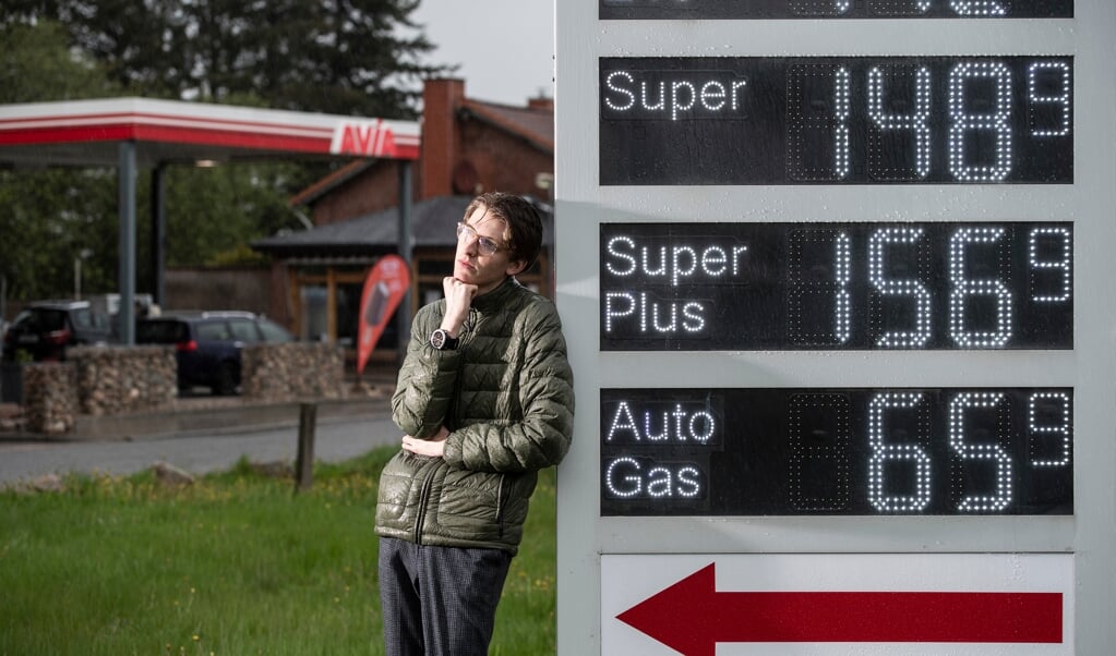 Hendrik Meitzner fra A. P. Møller Skolen har vundet "Dansk Filosofiolympiade 2021". Han arbejder på tankstationen Avia i Holzbunge. (Tim Riediger)