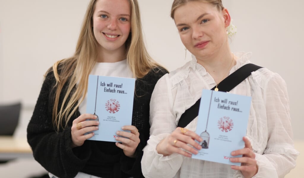 Hedda Sievert og Ellen Marie Wiege er to af de 13 forfattere, som var med til at lave bogen Ich will raus! Einfach raus - Jeg vil ud! Bare ud. (Mathies Dalsgaard, JydskeVestkysten)