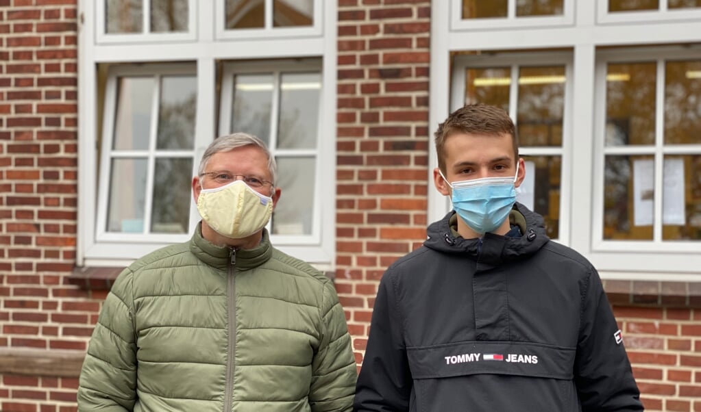 Henry Bohm og Marvin Petersen (t.h.) på Læk Danske Skole. Henry er praktikvejler for Marvin. ( Nanna Sarauw)