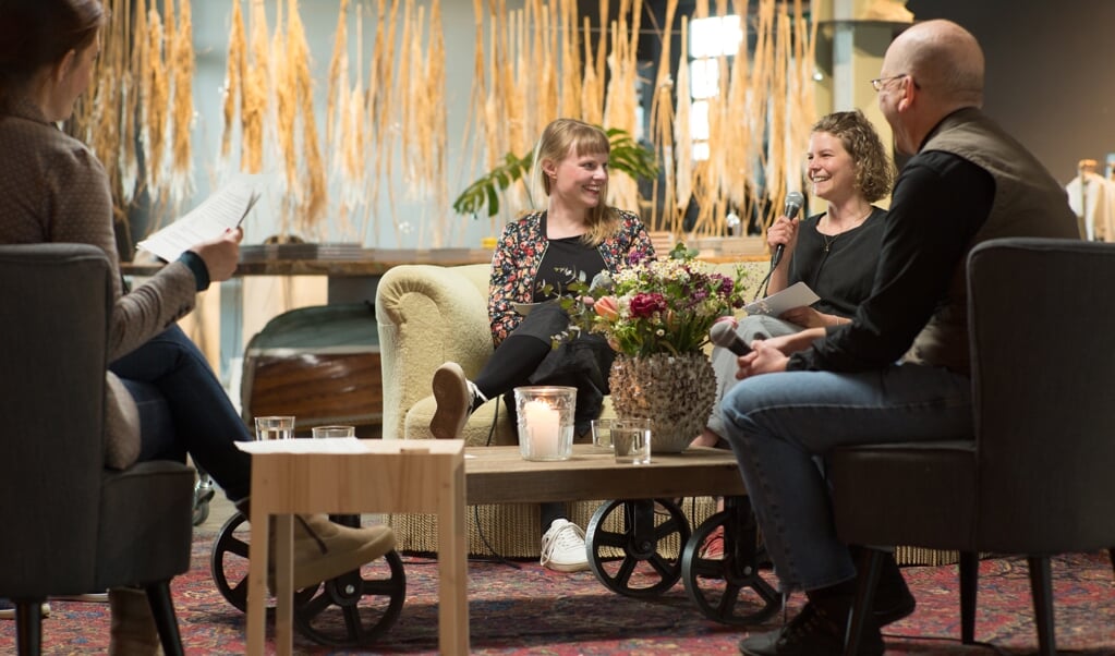 Elisabeth Kose og Nele Spitzley på mandagens pressemøde, der blev sendt som direkte video på FolkBalticas hjemmeside. Med ryggen til er det Kathrin Fischer og Torge Korff. (Johanna Jannsen)