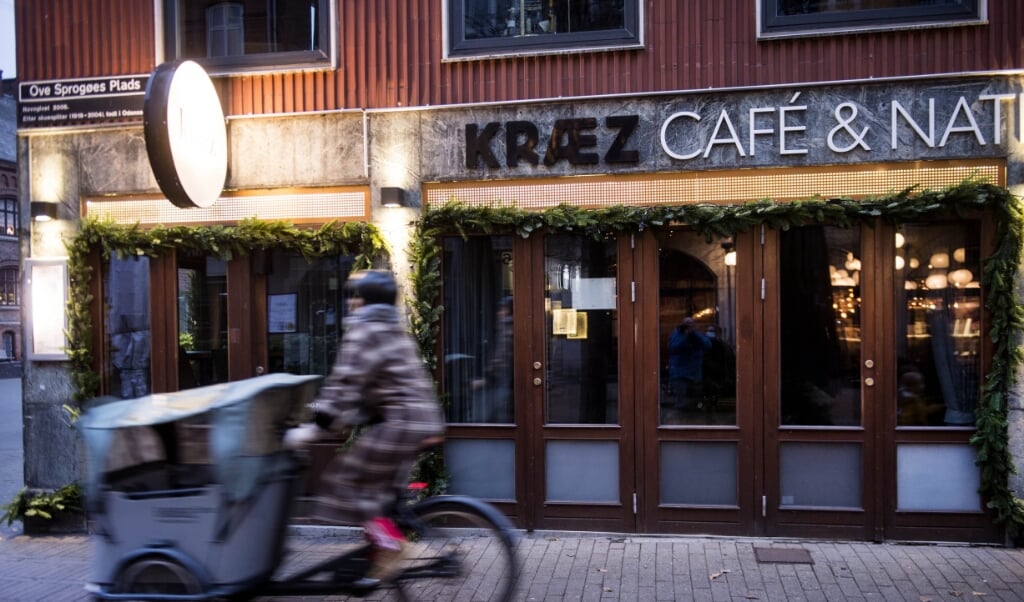 Lukkede caféer og restauranter har været med til at trække Danmarks økonomi ned i årets første tre måneder. (Arkivfoto) (Tim Kildeborg Jensen/Ritzau Scanpix)