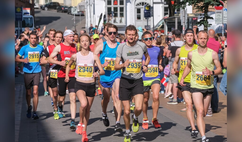 Von Läufern gesäumte Straßen in Flensburg wird es nach der Absage des Flensburg Marathons in diesem Jahr nicht geben. (Archivfoto)