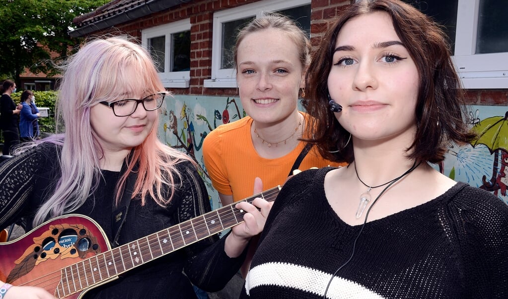 Anna Duscha, Gina Thomsen og Fatimanur Metinsoy sang Rasmus Seebach - blandt meget andet. (Hans Christian Davidsen)