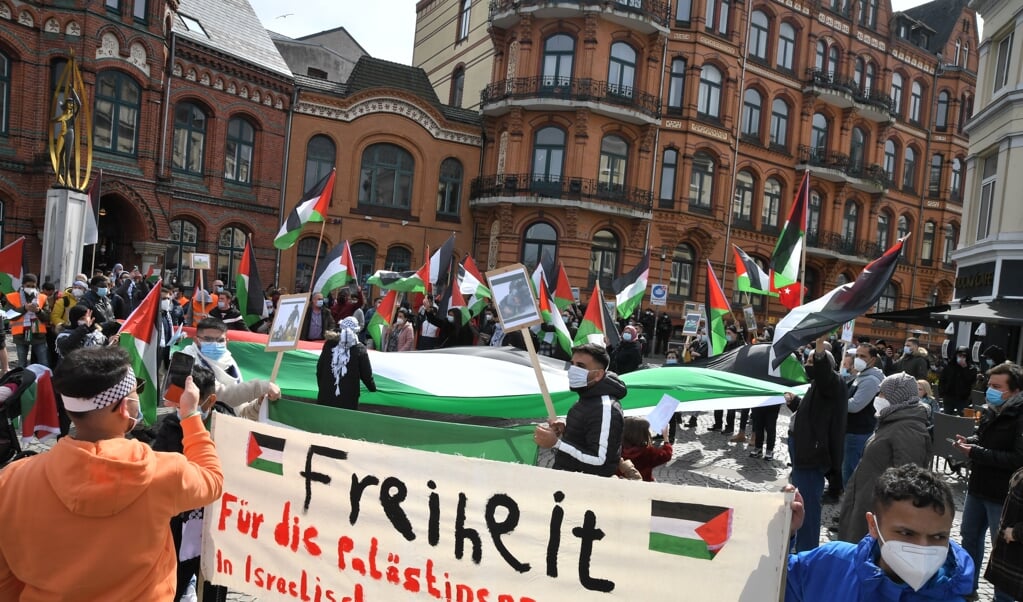 Palæstinensisk Forening i Flensborg arrangerede lørdag demonstration imod de israelske bosættelser i Palæstina og den israelske hærs aktioner i Gaza. (Tim Riediger)