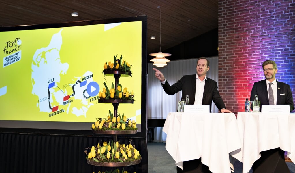Erhvervsminister Simon Kollerup (S), løbsdirektør for Tour de France, Christian Prudhomme, og tidligere overborgmester i København Frank Jensen (S) præsenterede i februar 2020 de tre indledende etaper af Tour de France 2022. (Henning Bagger/Ritzau Scanpix)