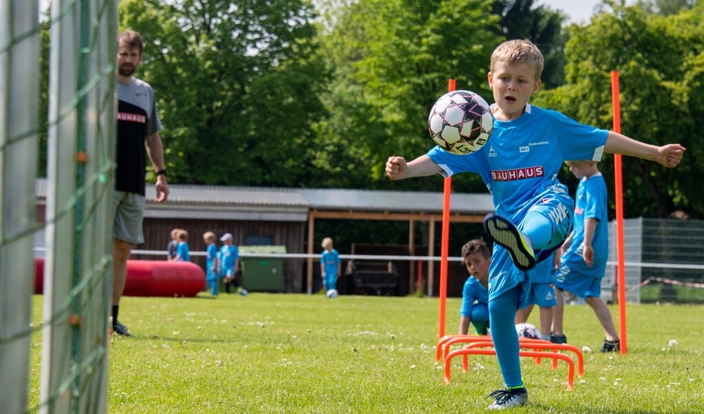Det er udfordrende for sydslesvigske klubber at finde nok frivillige, der vil engagere sig. Sydslesvigs danske Ungdomsforeninger (SdU) støtter op om frivilligheden i foreningerne med en række tiltag. (Tim Riediger)