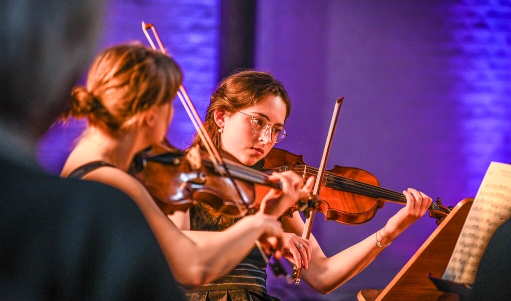 Danske, tyske og tjekkiske musikere mødes på Knivsbjerg for at spille barokmusik, den europæiske klassiske musikstil i barokken, som var vidt udbredt mellem år 1600 og 1750. (Privatfoto)