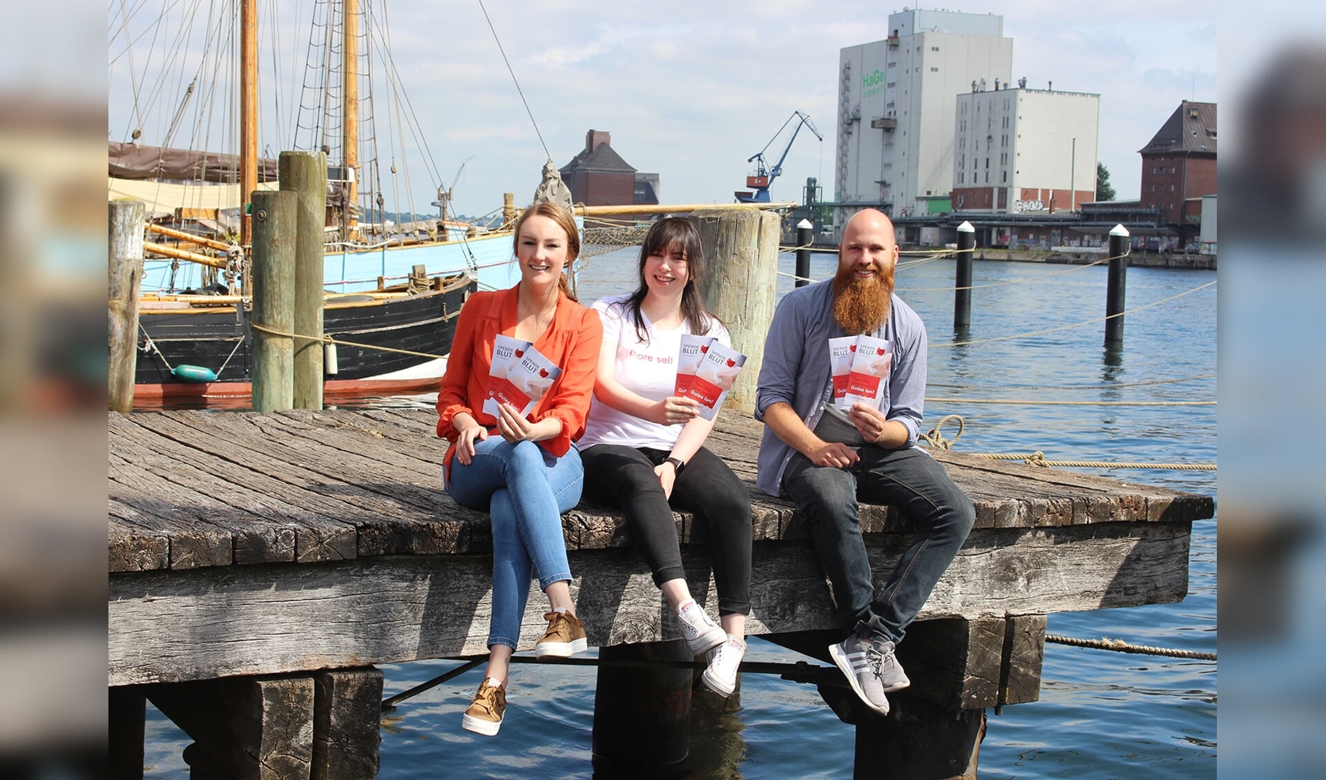 Rotaract Club Flensborg er en af samarbejdsorganisationerne i kampagnen, der henover sommeren håber at nå mange nye bloddonorer. Fra venstre mod højre ses Marleen Laville, Ewa Halse og Jens Harzmann, alle medlemmer af Rotaract Club Flensborg.