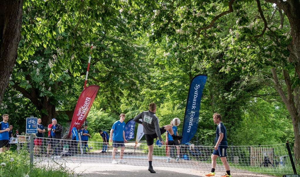 HKUF og Bov IF markerede søndag genforeningsåret med et par hyggelige timer med fodtennis og pølser ved grænseovergangen ved Rønsdam. ( Tim Riediger)