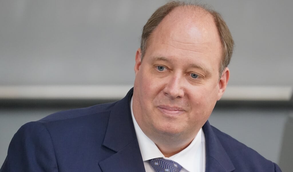 Helge Braun vil ikke på forhånd afvise, at det kan blive obligatorisk for hjemvendte og turister at lade sig teste efter ankomsten til Tyskland. (Michael Kappeler/dpa.)