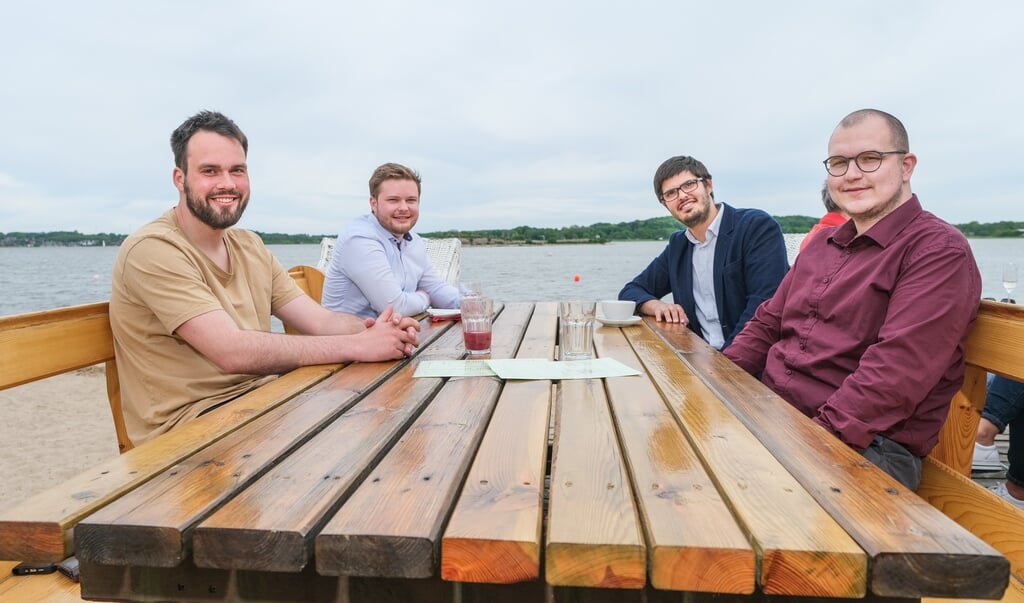 Tarik Pahlenkemper, Jonas Kähler, Fabian Bellinghausen und Christoph Dahl (v.l.) sind die »Jungen Wilden« der Schleswiger Ratsversammlung. Trotz ihres relativ jungen Alters tragen sie bereits politische Verantwortung. Fotos: (Sven Geißler)