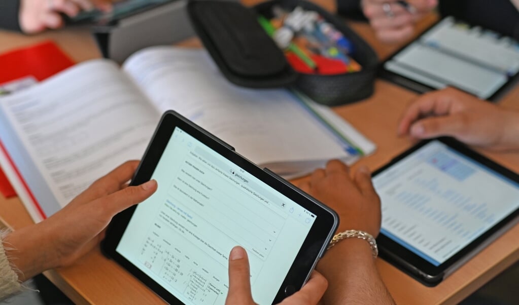 Ny skolelov skal blandt meget andet skabe øget og bedre digitalisering på Slesvig-Holstens skoler.    (Uli Deck/dpa)