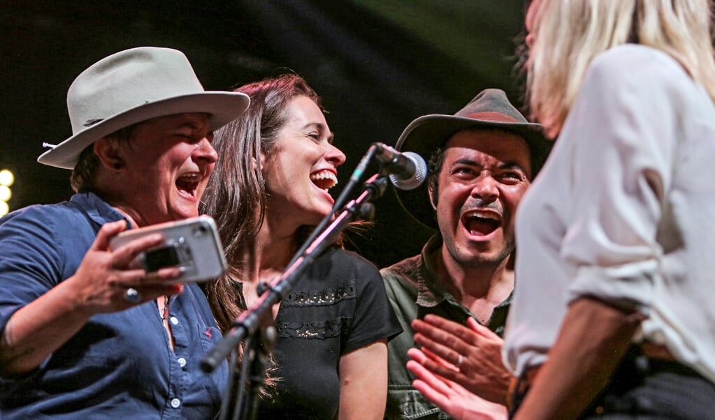 Onsdag den 25. august bliver der en hyldestkoncert til ære for afdøde John Prine. På billedet er det Signe Svendsen, Irish Mythen, Max Gomez og Caitlin Canty. (Madeleine Glindorf)