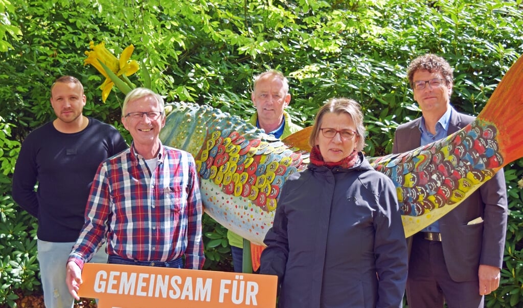 Übergabe auf dem Gelände des Katharinenhospiz am Park: Von links nach rechts Timo Jensen (TBZ), Horst Bendixen (Bürgerfonds), Hauke Bewernick (TBZ), Claudia Toporski (katharinenhospiz), heiko Ewen (TBZ). Foto (TBZ Flensburg)