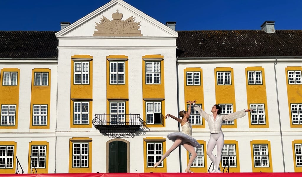 Kongelig Sommerballet har været en tradition ved Sønderborg Slot i mange år, men i år var det flyttet til Augustenborg Slotspark. Fotos: (Katrine Lund Walsted)