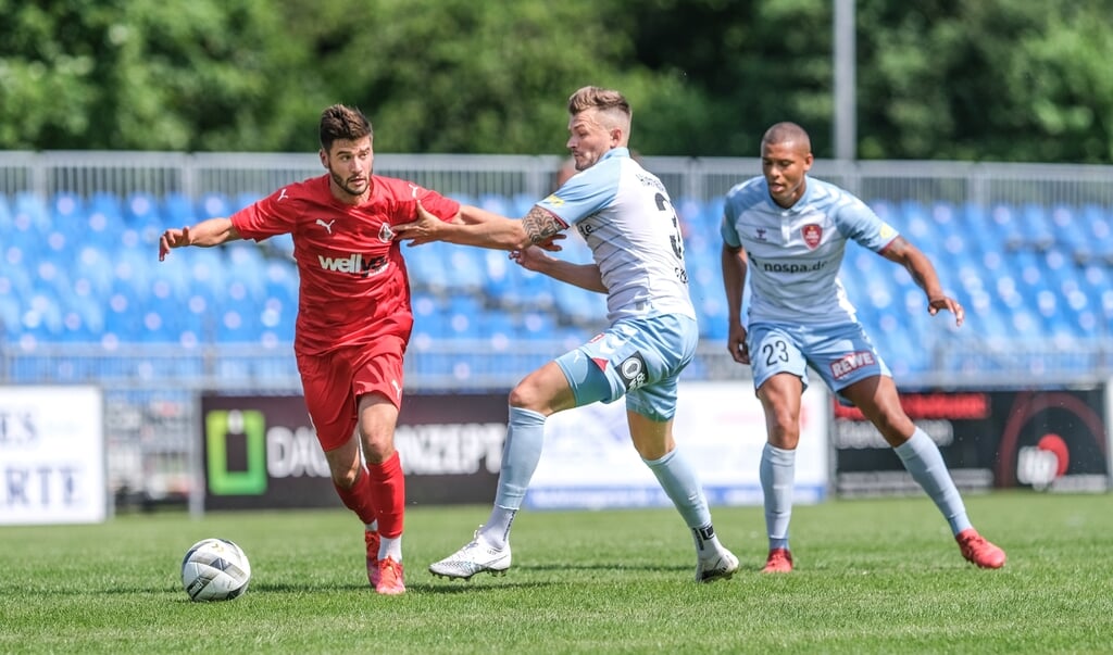 Der SC Weiche Flensburg 08 um Dominic Hartmann hatte noch etliche Anlaufschwierigkeiten im ersten Testspiel der Vorbereitung. ( Sven Geissler)
