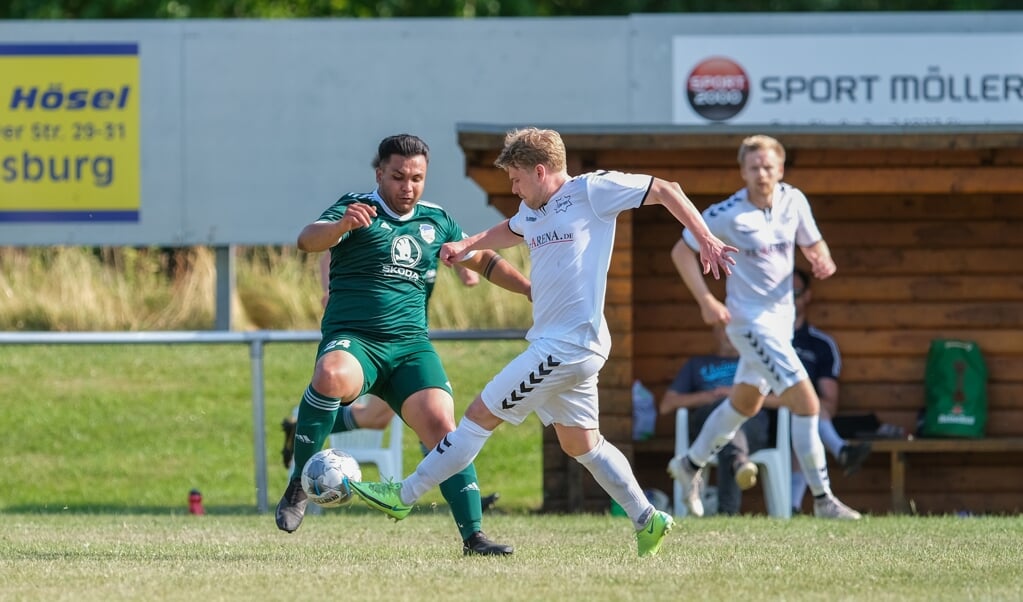 IF Stjernen Flensborg (i hvidt) skal kæmpe om en plads i semifinalen i Kreispokal Schleswig-Flensburg. ( Sven Geissler)
