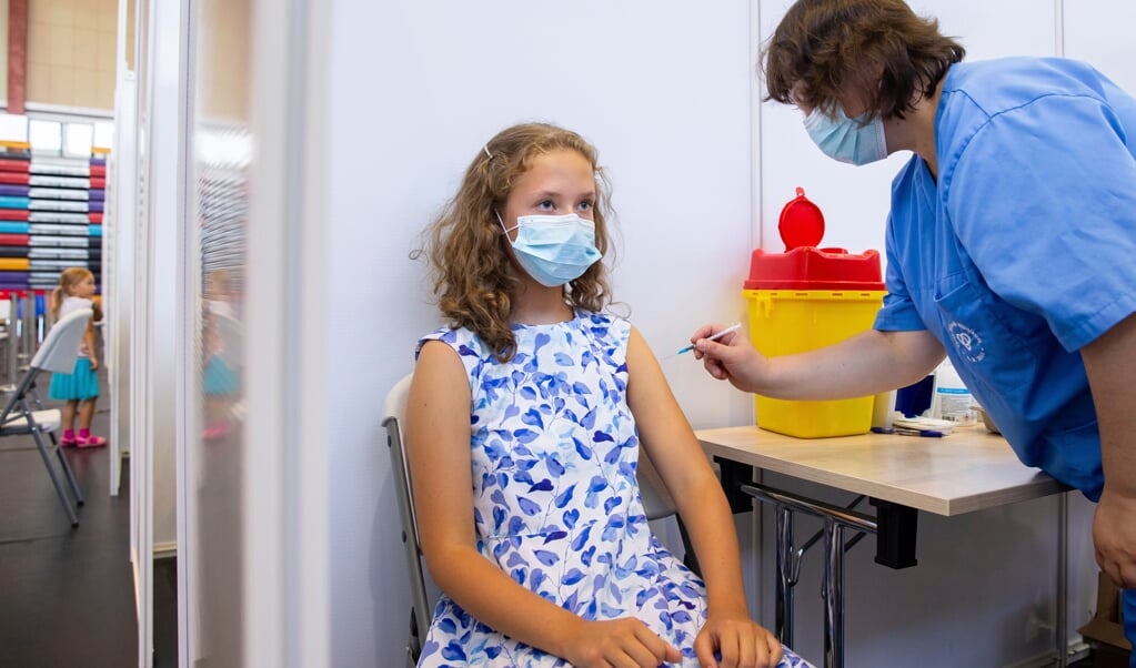 Omkring 900.000 børn og unge mellem 12 og 17 år er allerede vaccineret i Tyskland. Genrefoto: (Raul Mee/AP/dpa)