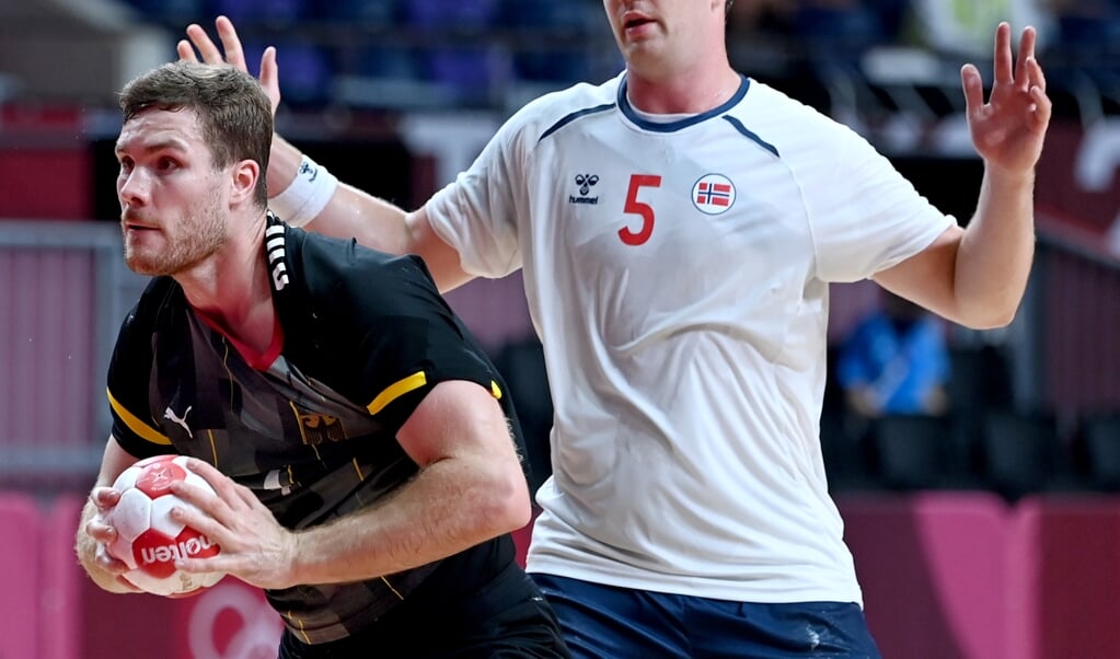 Johannes Golla zeigte mit Deutschland gegen Norwegen um Superstar Sander Sagosen die bislang beste Turnierleistung. ( Swen Pförtner/dpa)