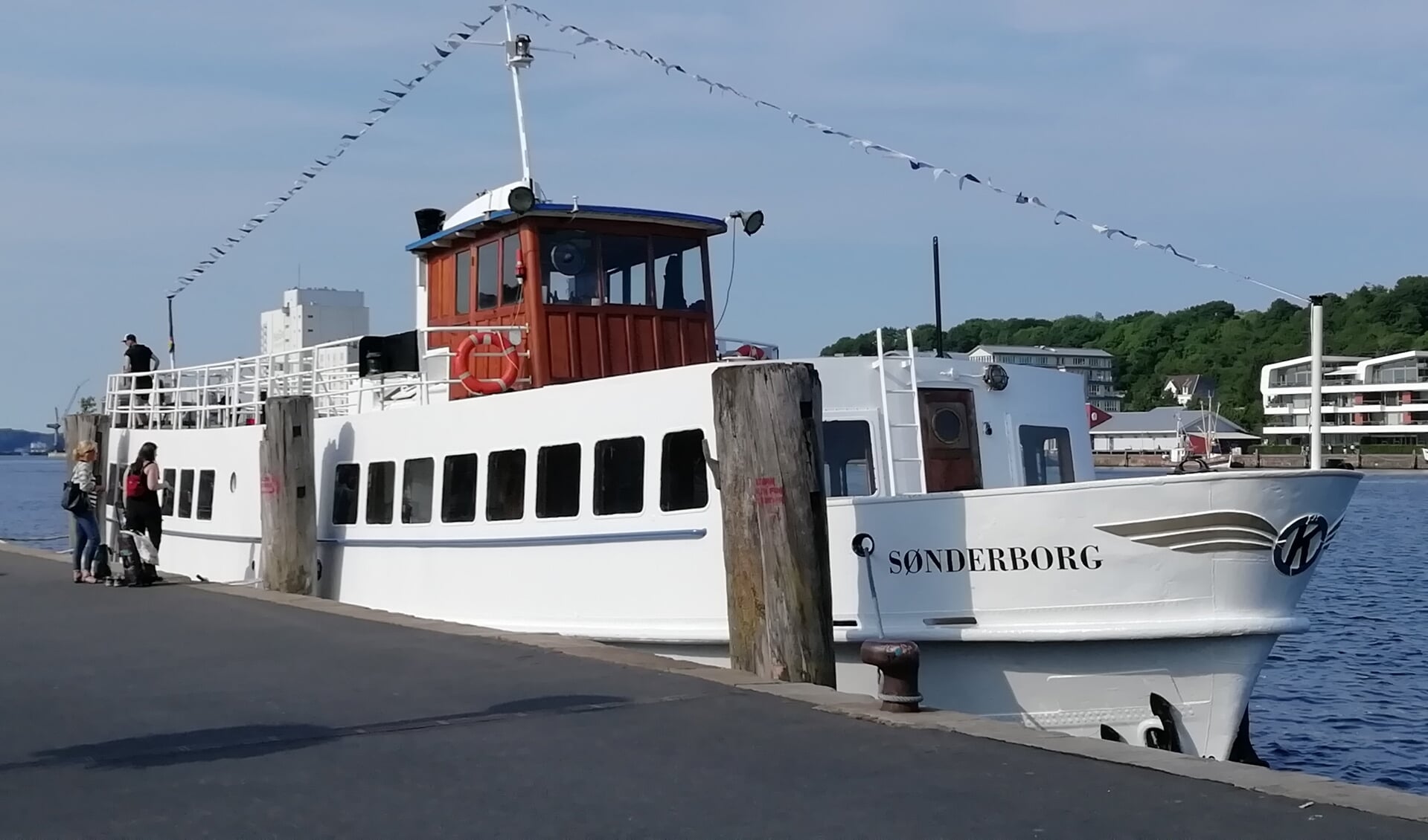Die MS Sønderborg liegt am Freitag an der Flensburger Hafenspitze - ab 18 Uhr dann gibt es Musik auf dem Schiff von Ute Johannsen zu hören. Arkivfoto: