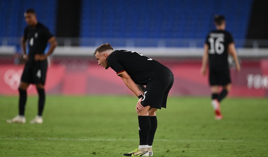 Die deutsche Mannschaft hat den Start ins Olympische Fußballturnier in den Sand gesetzt. ( dpa)