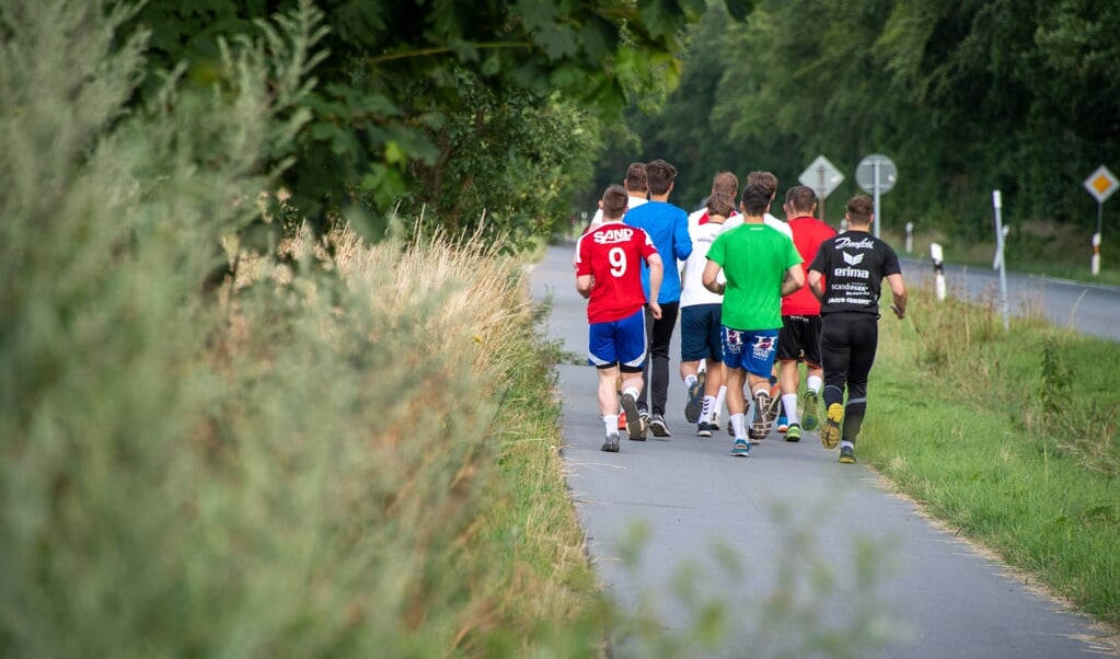 Die Handballer des DHK Flensborg sammelten trotz eines lockeren Auftaktes schon fleißig Kilometer.  ( Tim Riediger)