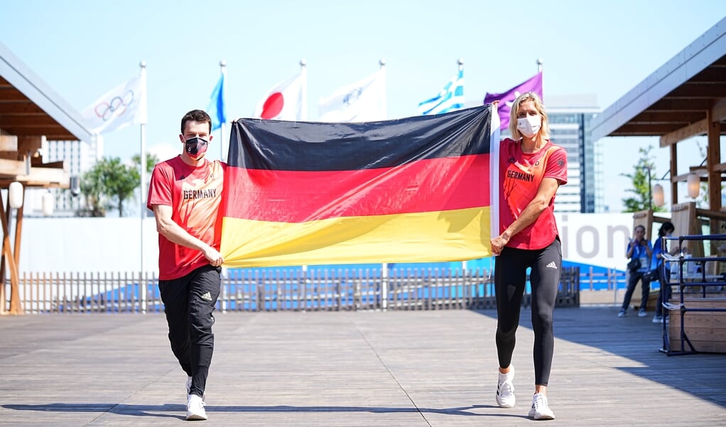 Wasserspringer Patrick Hausding (l.) und Beachvolleyballspielerin Laura Ludwig werden das Fahnenträger-Duo Deutschlands bei der Eröffnungsfeier der Olympischen Spiele. ( dpa)