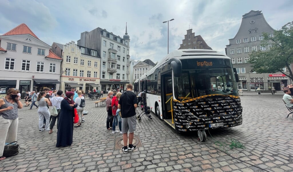Der var stor interesse for det åbne vaccinationstilbud, som blev gennemført sidst i juli på Søndertorv. Men en vaccine er altså ingen garanti mod at blive smittet med corona. Arkivfoto: (Jade Wittenkamp)