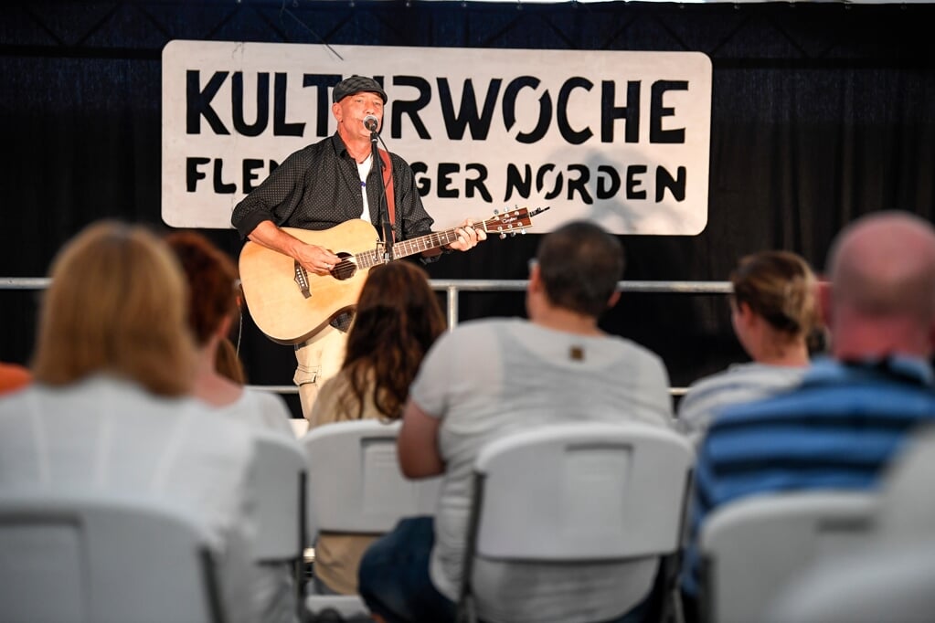 Den danske musiker Per Kruse var blevet kaldt ind i stedet for De Sidste Bohemer, der havde meldt afbud til Kulturwoche. (Martin Ziemer)