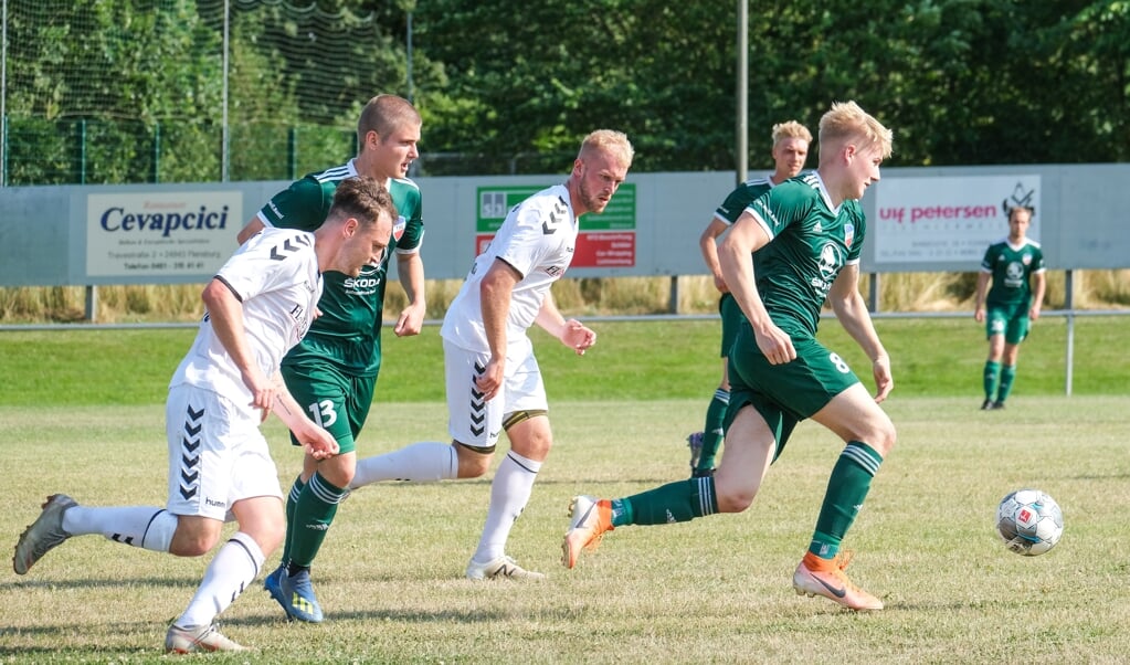 Det hårde træning kunne mærkes hos IF Stjernen Flensborgs Landesligahold (i hvidt). ( Sven Geissler)