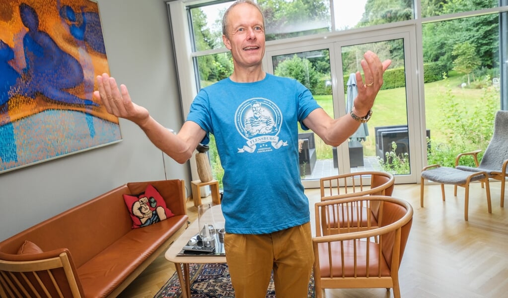 Efter små tre års renovering er det en ovenud tilfreds husejer, Torben Jung Laursen, der beretter om, hvordan alting er gået op i en højere enhed. Samarbejdet med myndigheder og håndværkere har været eksemplarisk, siger han. ( Sven Geißler)