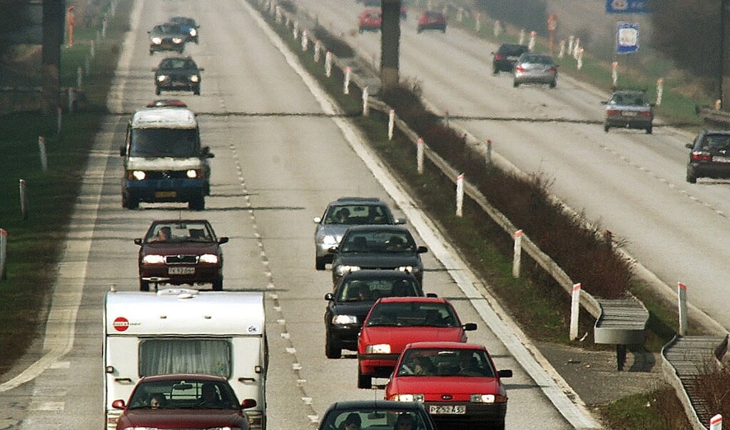 Vejdirektoratet opfordrer danskere, der rejser på ferie i den kommende tid, til at køre uden for de mest travle tidspunkter. Det er især lørdage fra 11-15 og søndag fra 12-16, der er mest travle. (Arkivfoto) (Søren Steffen/Ritzau Scanpix)