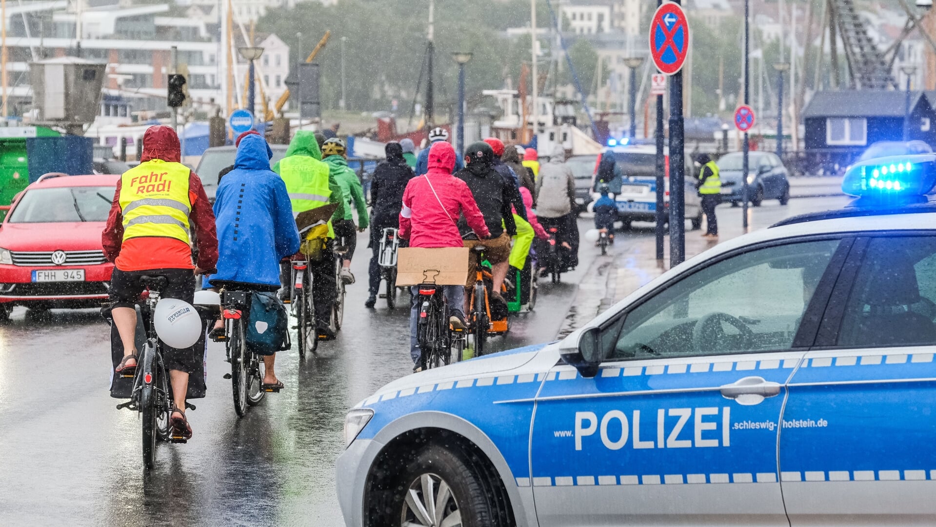 Die Stadt Flensburg erwartet am Freitag Verkehrsbehinderungen durch zwei Kundgebungen, darunter eine Fahrraddemo. Archivfoto: