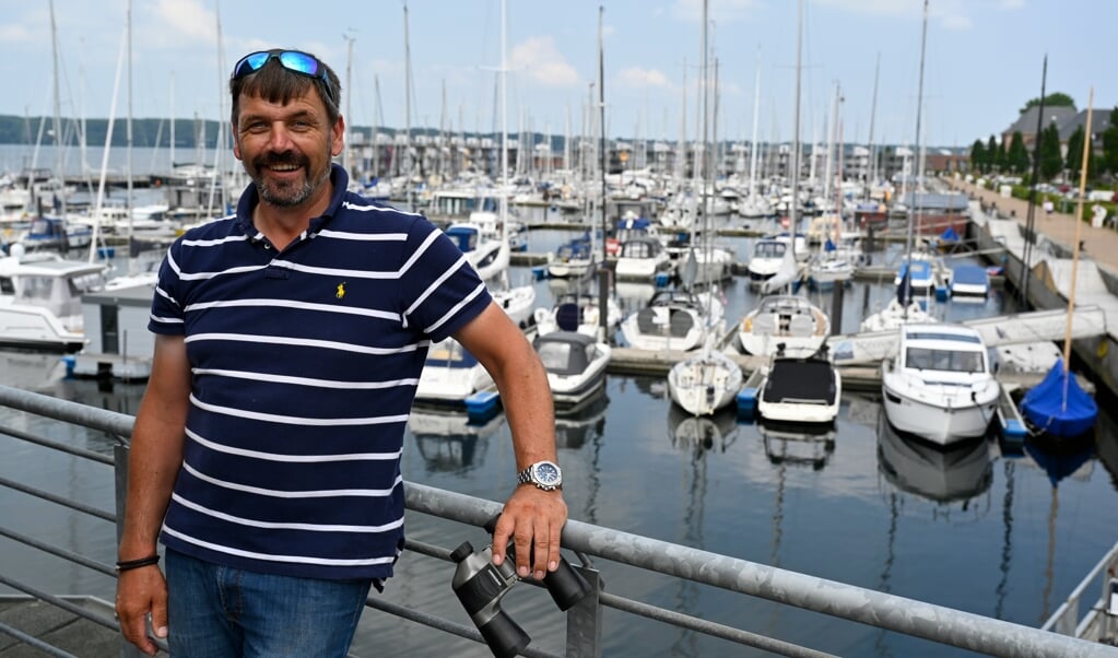 Havnemester Frank Volkmann og hans team har nok at se til for tiden, hvor alle pladser i havnen i Sonwik er optaget. (Martin Ziemer)